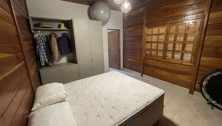 sitio-6-alqueires-paraibuna-10km-salesopolis-casa-sede-5-dorm-3-lagos-cocheiras-plantação-cercado (61)
