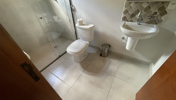 sitio-6-alqueires-paraibuna-10km-salesopolis-casa-sede-5-dorm-3-lagos-cocheiras-plantação-cercado (63)