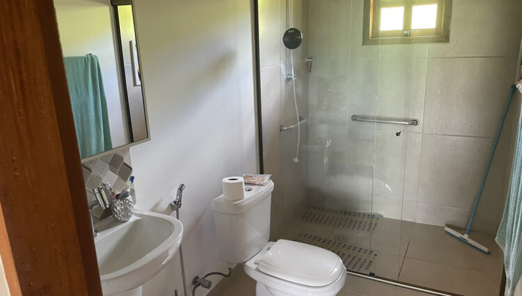 sitio-6-alqueires-paraibuna-10km-salesopolis-casa-sede-5-dorm-3-lagos-cocheiras-plantação-cercado (71)