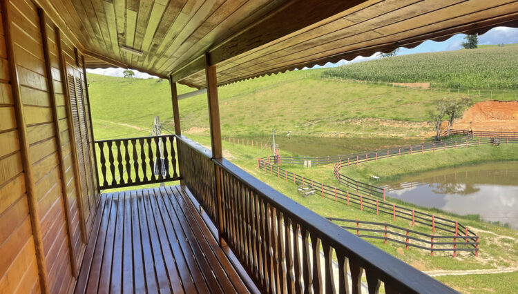 sitio-6-alqueires-paraibuna-10km-salesopolis-casa-sede-5-dorm-3-lagos-cocheiras-plantação-cercado (72)