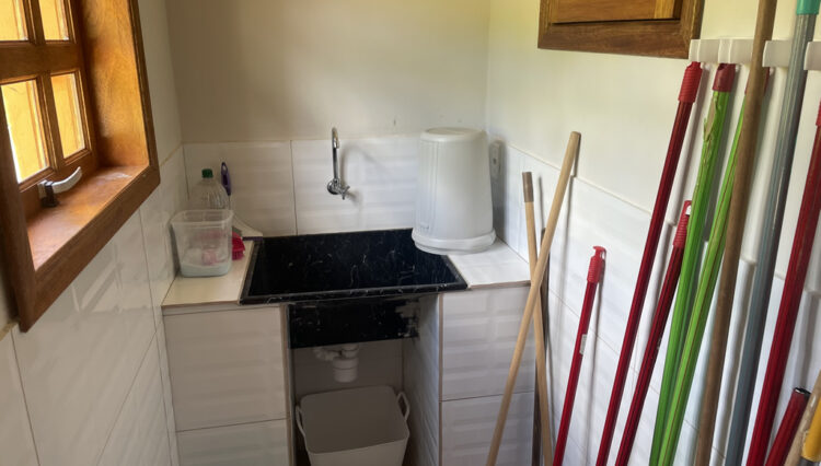 sitio-6-alqueires-paraibuna-10km-salesopolis-casa-sede-5-dorm-3-lagos-cocheiras-plantação-cercado (74)