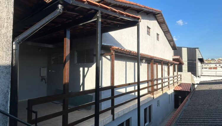 sobrado-3-dorm-suite-escritório-banheiro-hidromassagem-sala-lareira-garagem-2-carros-área-gourmet-190m2-venda (13)