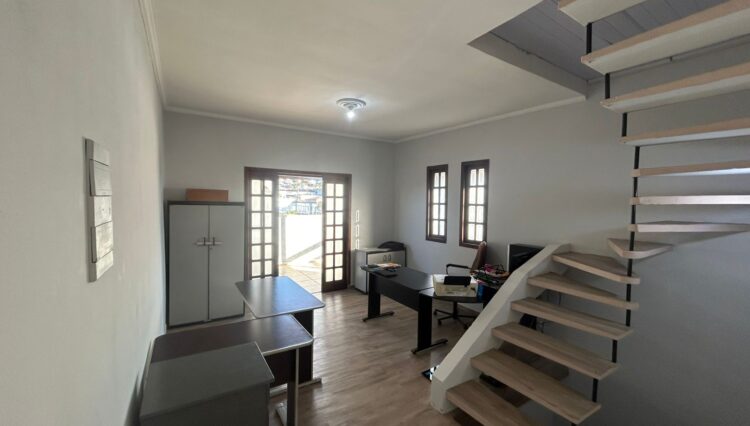 sobrado-3-dorm-suite-escritório-banheiro-hidromassagem-sala-lareira-garagem-2-carros-área-gourmet-190m2-venda (4)