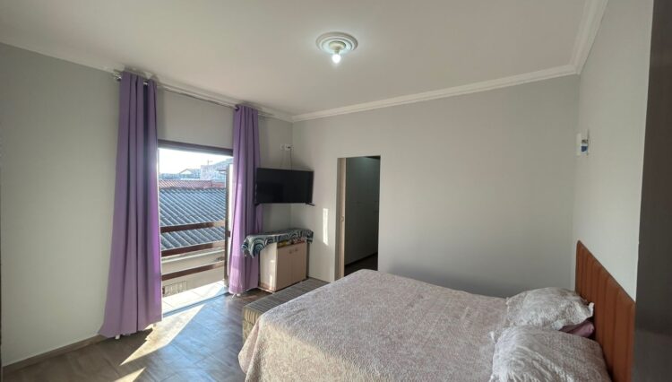 sobrado-3-dorm-suite-escritório-banheiro-hidromassagem-sala-lareira-garagem-2-carros-área-gourmet-190m2-venda (8)