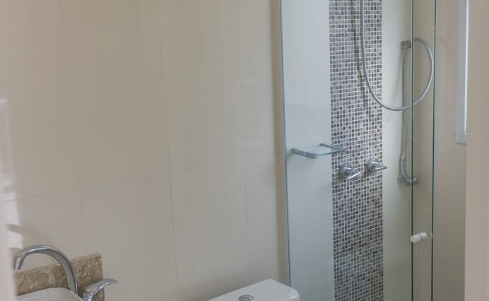 sobrado-4-suites-400m2-5-banheiros-piscina-borda-infinite-ar-condicionado-venda-aruã-lagos-mogi (13)