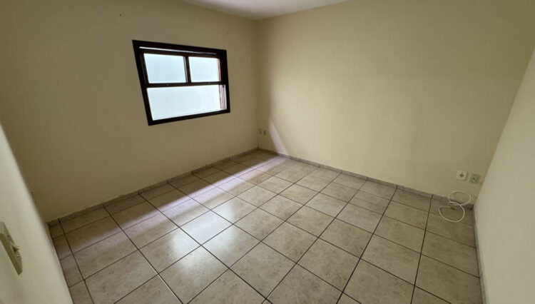 casa-térrea-2-dorm-vila-suissa-trreno-166m2-quintal-garagem-2-carros (10)