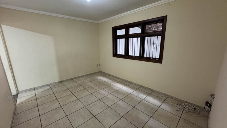 casa-térrea-2-dorm-vila-suissa-trreno-166m2-quintal-garagem-2-carros (14)