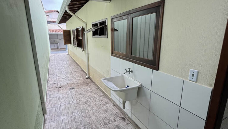 casa-térrea-2-dorm-vila-suissa-trreno-166m2-quintal-garagem-2-carros (2)