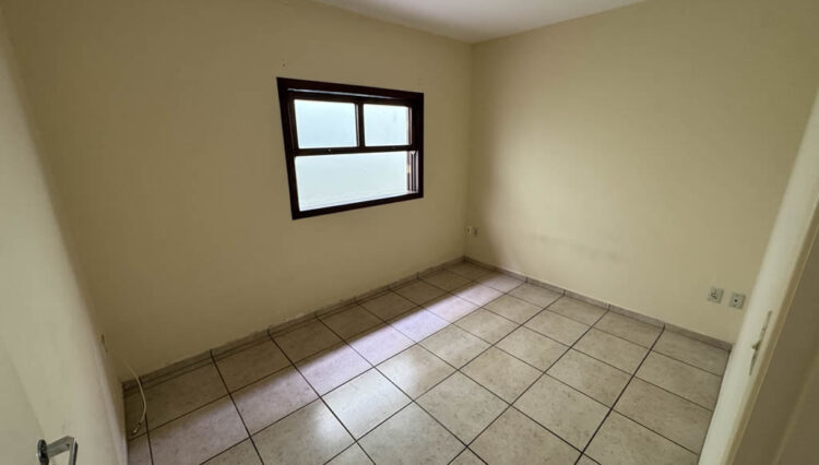 casa-térrea-2-dorm-vila-suissa-trreno-166m2-quintal-garagem-2-carros (9)