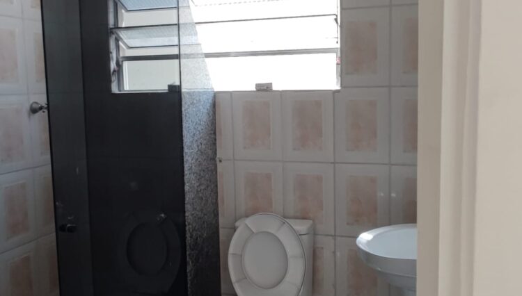 casa-2-dorm-sala-copa-cozinha-grande-quintal-vila-suissa-189m2-venda (11)