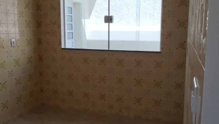 casa-2-dorm-sala-copa-cozinha-grande-quintal-vila-suissa-189m2-venda (16)