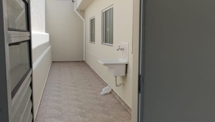 casa-2-dorm-sala-copa-cozinha-grande-quintal-vila-suissa-189m2-venda (22)