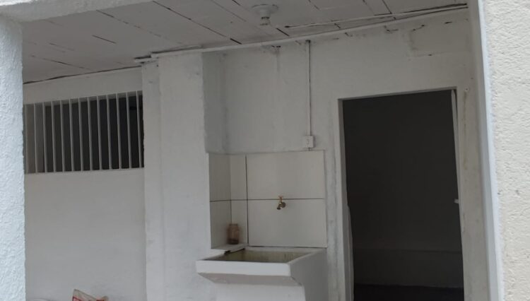 casa-2-dorm-sala-copa-cozinha-grande-quintal-vila-suissa-189m2-venda (38)