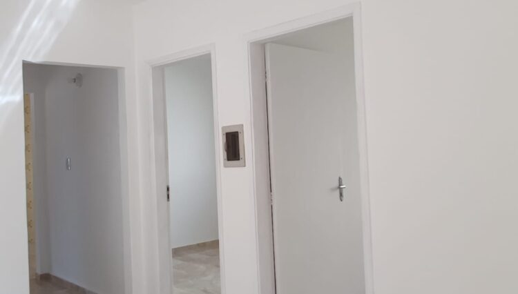 casa-2-dorm-sala-copa-cozinha-grande-quintal-vila-suissa-189m2-venda (9)