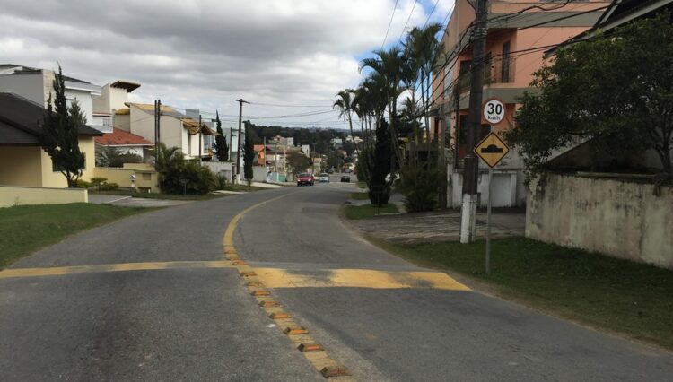 Avenida Principal Condomínio Aruã