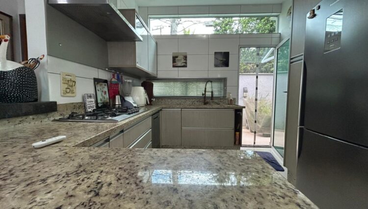 sobrado-cond-aruã-piscina-210m2-suites-ar-condicionado-area-gourmet-venda (6)