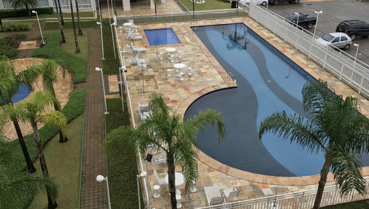 Piscina-adulto-infantil-ipoema-imobiliaria-sakai