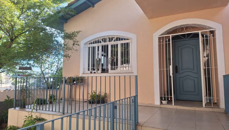 casa-3-dorm-suite-206m2-alto-do-ipiranga-anexo-edicula-suite-sala-cozinha-venda-mogi (2)