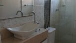 casa-térrea-3-dorm-aruã-venda-ar-condicionado-lareira-piscina-churrasq (15)