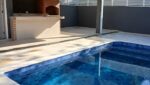casa-térrea-3-dorm-aruã-venda-ar-condicionado-lareira-piscina-churrasq (2)