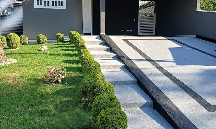 casa-térrea-3-dorm-aruã-venda-ar-condicionado-lareira-piscina-churrasq (5)