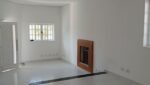 casa-térrea-3-dorm-aruã-venda-ar-condicionado-lareira-piscina-churrasq (8)