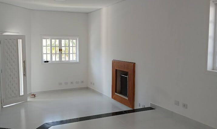casa-térrea-3-dorm-aruã-venda-ar-condicionado-lareira-piscina-churrasq (8)